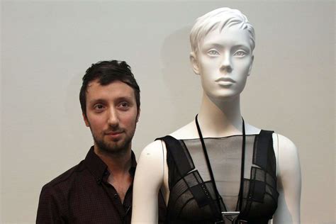 Anthony Vaccarello, le nouveau visage d’Yves Saint Laurent.